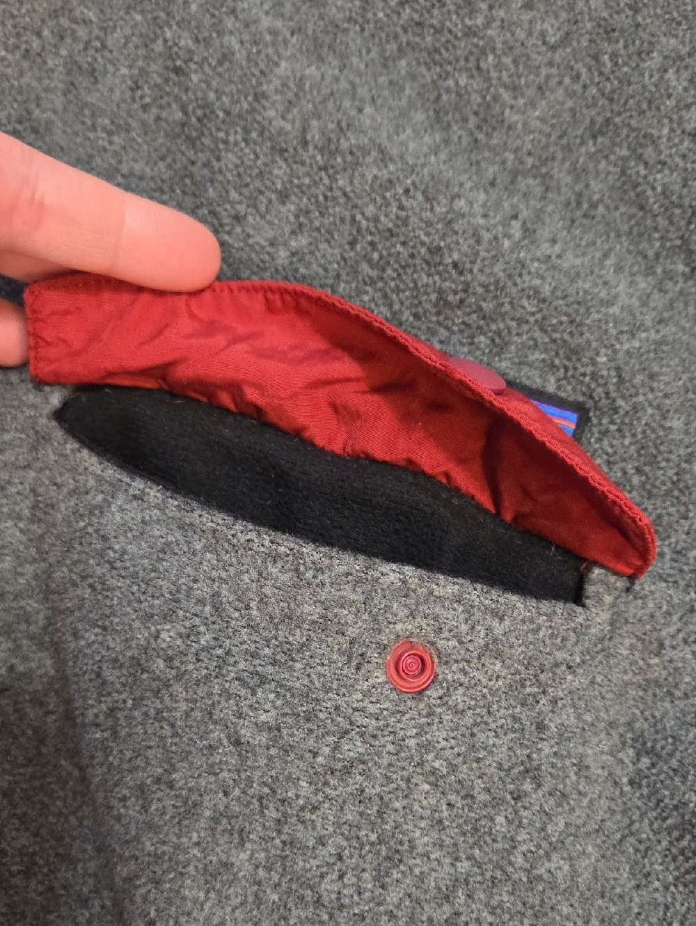 Patagonia • Synchilla Snap-T Lightweight Fleece Pullover (Grey with Red Trim) - Picture 10 of 10